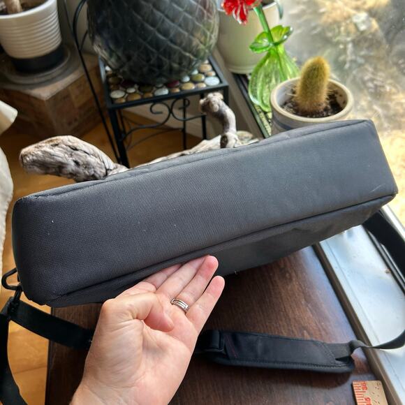 Thule Subterra laptop messenger bag black 16” - Picture 7 of 12